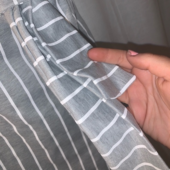 Grey and white plunged neck romper - Picture 4 of 5